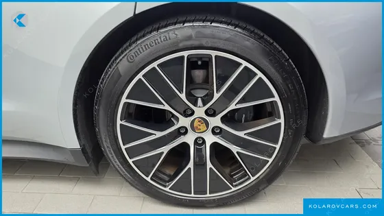 PORSCHE TAYCAN BASE