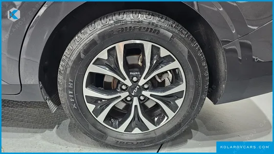KIA CARNIVAL GASOLINE 9-SEATER NOBLESSE