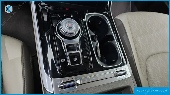 KIA CARNIVAL GASOLINE 9-SEATER NOBLESSE