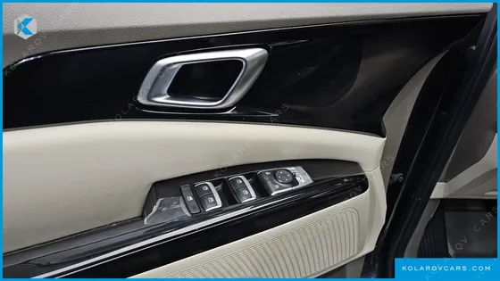 KIA CARNIVAL GASOLINE 9-SEATER NOBLESSE