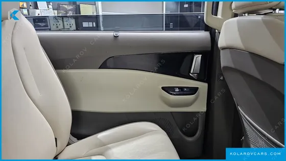 KIA CARNIVAL GASOLINE 9-SEATER NOBLESSE