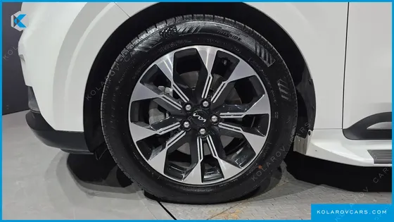 KIA CARNIVAL GASOLINE 7-SEATER NOBLESSE