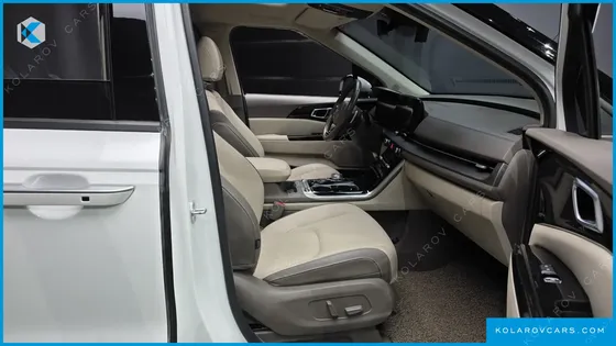 KIA CARNIVAL GASOLINE 7-SEATER NOBLESSE