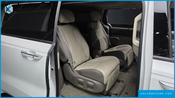 KIA CARNIVAL GASOLINE 7-SEATER NOBLESSE