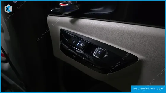 KIA CARNIVAL GASOLINE 7-SEATER NOBLESSE