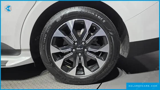 KIA CARNIVAL GASOLINE 7-SEATER NOBLESSE
