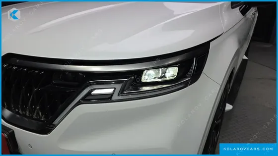 KIA CARNIVAL GASOLINE 7-SEATER NOBLESSE