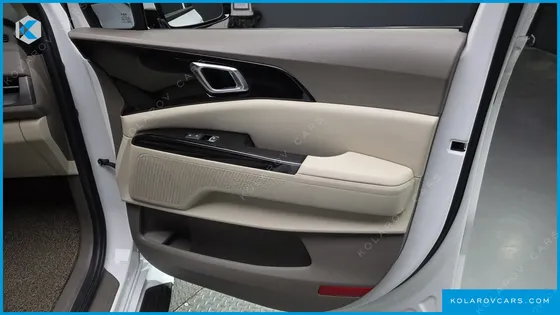 KIA CARNIVAL GASOLINE 7-SEATER NOBLESSE