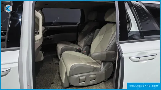 KIA CARNIVAL GASOLINE 7-SEATER NOBLESSE