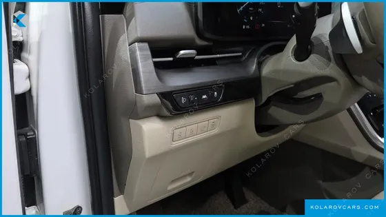 KIA CARNIVAL GASOLINE 7-SEATER NOBLESSE