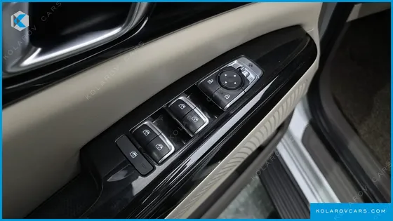 KIA CARNIVAL GASOLINE 7-SEATER NOBLESSE
