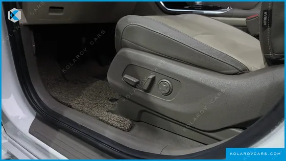 KIA CARNIVAL GASOLINE 7-SEATER NOBLESSE