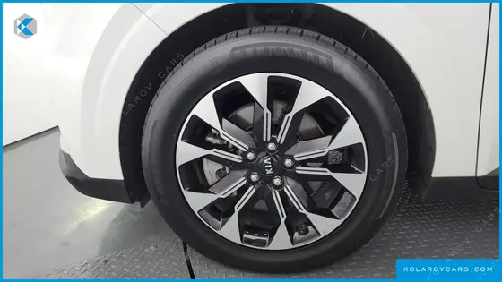 KIA CARNIVAL GASOLINE 9-SEATER SIGNATURE