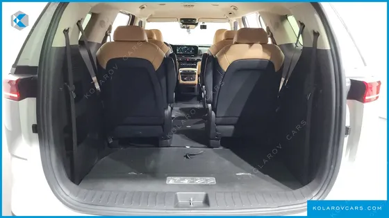 KIA CARNIVAL GASOLINE 9-SEATER SIGNATURE