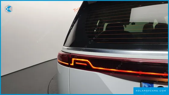 KIA CARNIVAL GASOLINE 9-SEATER SIGNATURE