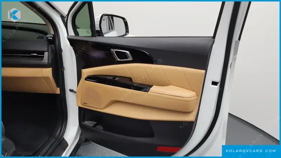 KIA CARNIVAL GASOLINE 9-SEATER SIGNATURE