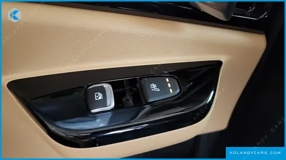 KIA CARNIVAL GASOLINE 9-SEATER SIGNATURE