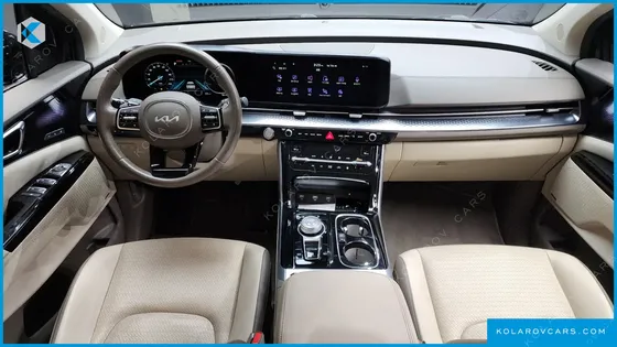 KIA CARNIVAL 7-SEATER HI-LIMOUSINE