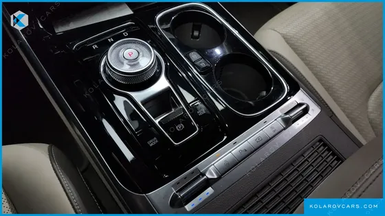 KIA CARNIVAL 7-SEATER HI-LIMOUSINE