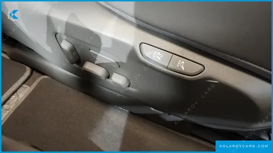 KIA CARNIVAL 7-SEATER HI-LIMOUSINE