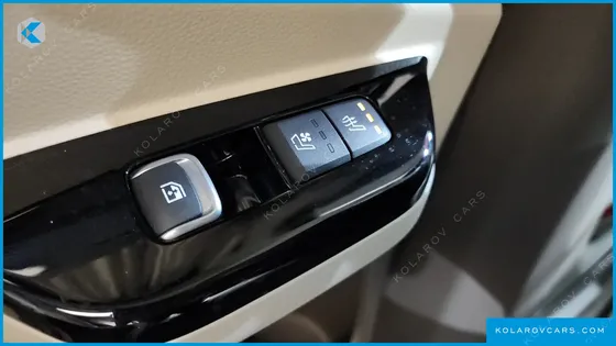 KIA CARNIVAL 7-SEATER HI-LIMOUSINE