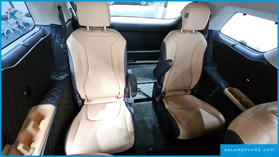 KIA CARNIVAL GASOLINE 9-SEATER SIGNATURE
