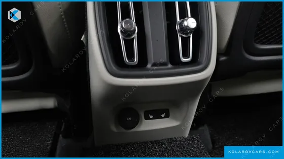 VOLVO XC40 B4 ULTIMATE BRIGHT
