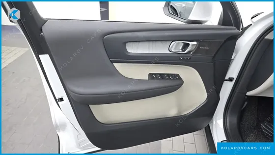 VOLVO XC40 B4 ULTIMATE BRIGHT