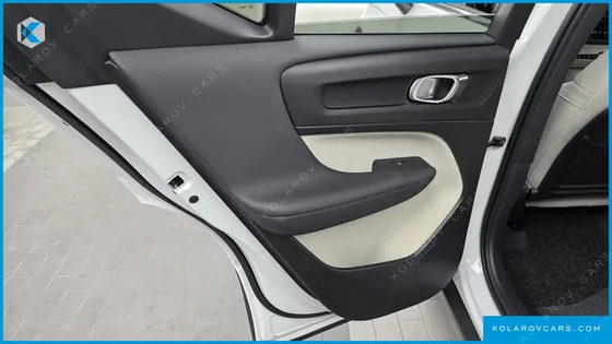 VOLVO XC40 B4 ULTIMATE BRIGHT