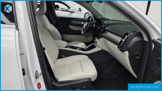 VOLVO XC40 B4 ULTIMATE BRIGHT