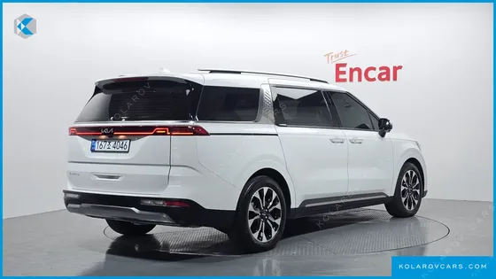 KIA CARNIVAL 7-SEATER OUTDOOR