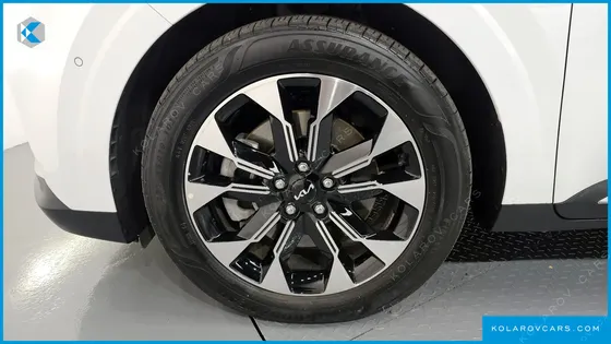 KIA CARNIVAL 7-SEATER OUTDOOR