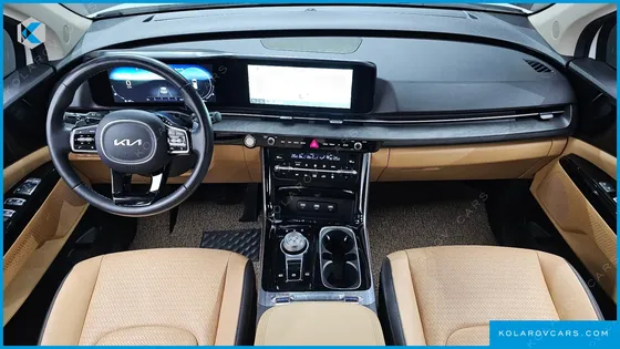 KIA CARNIVAL 7-SEATER OUTDOOR