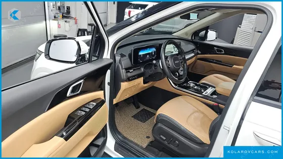 KIA CARNIVAL 7-SEATER OUTDOOR