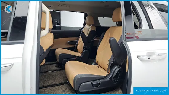 KIA CARNIVAL 7-SEATER OUTDOOR
