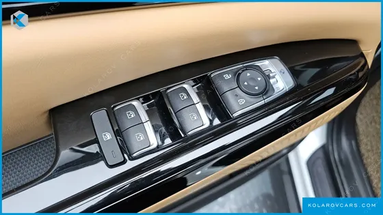 KIA CARNIVAL 7-SEATER OUTDOOR