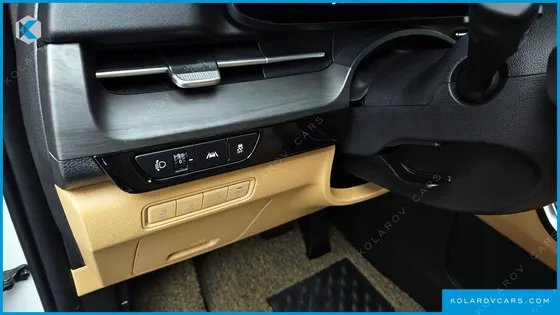 KIA CARNIVAL 7-SEATER OUTDOOR