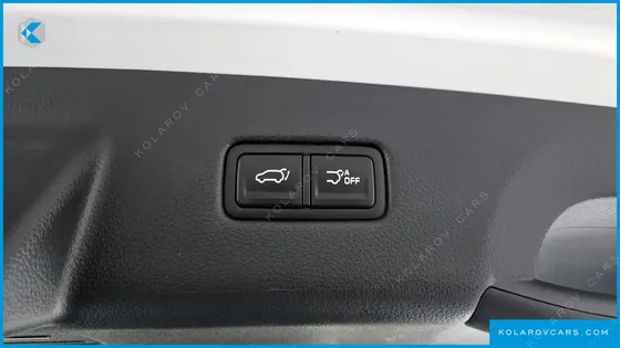KIA CARNIVAL 7-SEATER OUTDOOR