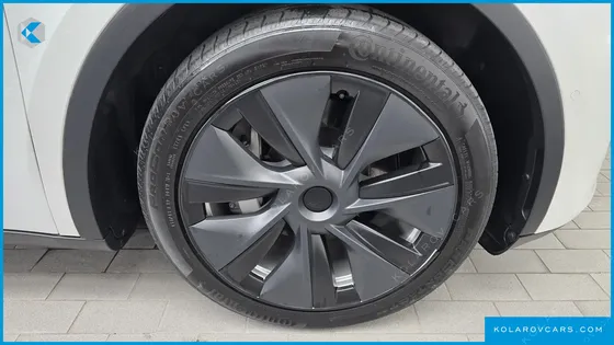 TESLA MODEL Y LONG RANGE AWD