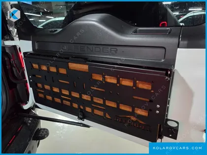 LAND ROVER DEFENDER 110 D300 X-DYNAMIC HSE