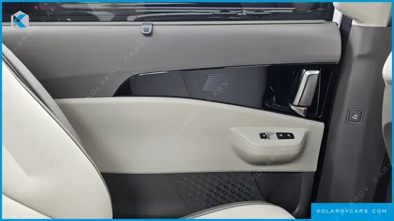 KIA CARNIVAL 9-SEATER SIGNATURE