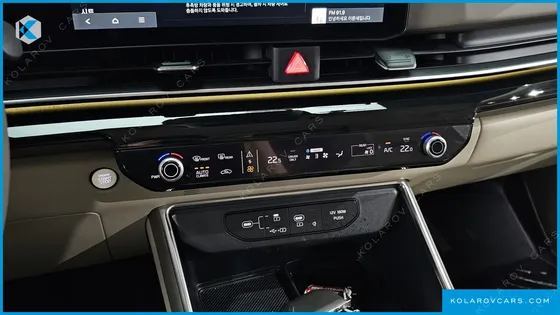 KIA CARNIVAL HEV 9-SEATER HI-LIMOUSINE