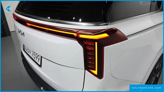 KIA CARNIVAL 9-SEATER NOBLESSE