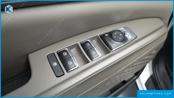 KIA CARNIVAL 9-SEATER NOBLESSE