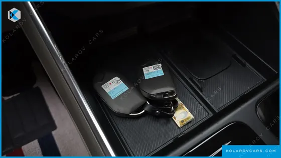 KIA CARNIVAL HEV 9-SEATER HI-LIMOUSINE