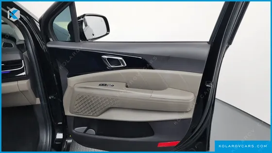 KIA CARNIVAL GASOLINE 9-SEATER SIGNATURE