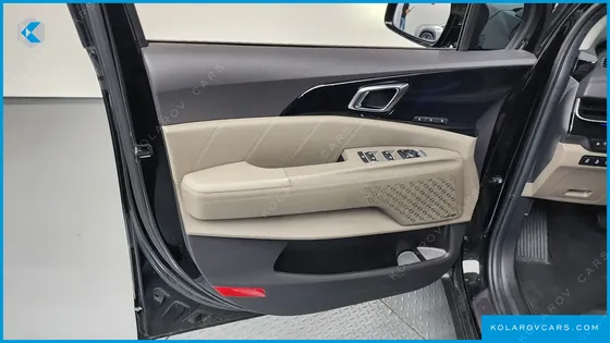 KIA CARNIVAL GASOLINE 9-SEATER SIGNATURE
