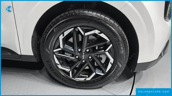 KIA CARNIVAL GASOLINE 9-SEATER NOBLESSE