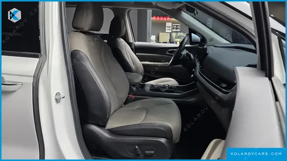 KIA CARNIVAL GASOLINE 9-SEATER NOBLESSE