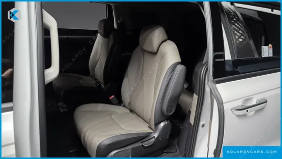 KIA CARNIVAL GASOLINE 9-SEATER NOBLESSE